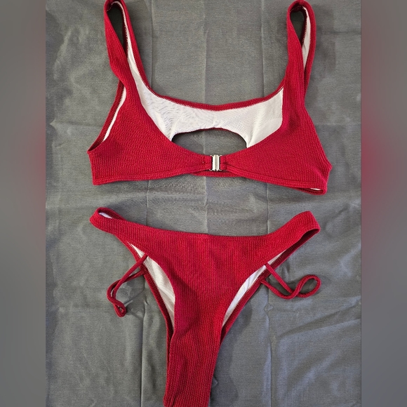 Red two piece - Picture 2 of 5